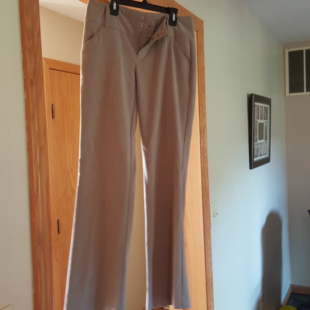 Daisy Fuentes size 4 brown dress pant